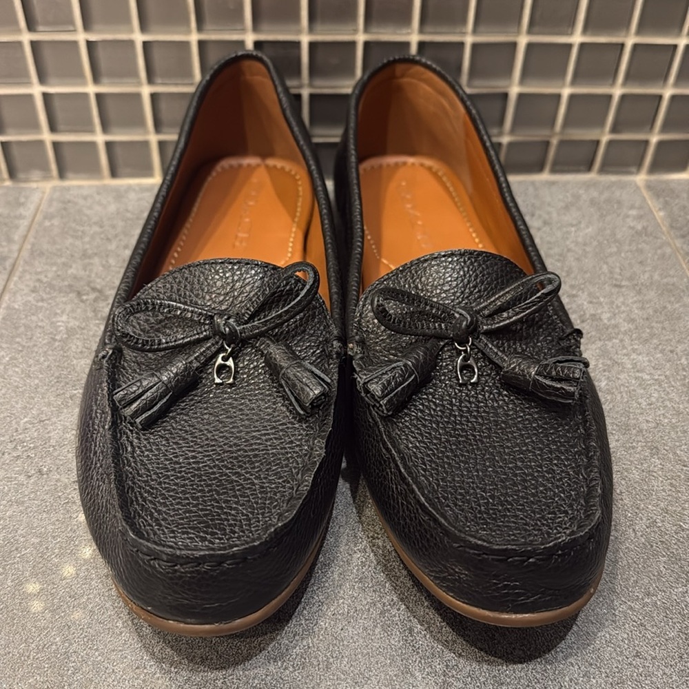 Coach Black Pebbled Leather Loafers w Tassel Detail – 8.5B Excellent Condition